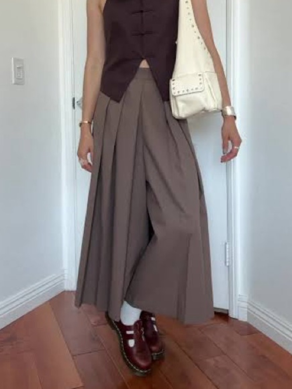 Viral MUJI Hakama Pleated Skirt
Brown Neutral Taupe